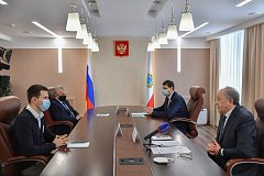 Губернатор Валерий Радаев провел встречу с призером международной премии «МЫ ВМЕСТЕ» Денисом Родичевым