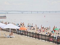 Первый день работы нового городского пляжа в Саратове
