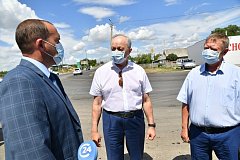 Губернатор Валерий Радаев и депутат Госдумы РФ Николай Панков в Пугачеве осмотрели ремонт двух ключевых магистралей