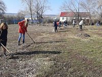 Общешкольный субботник в школе с. Широкое