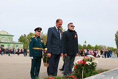В р.п.Татищево прошел торжественный митинг на Центральной площади