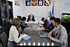 С вопросами - к главе района