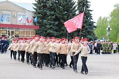 В р.п.Татищево прошел торжественный митинг на Центральной площади