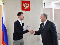 Губернатор Валерий Радаев провел встречу с призером международной премии «МЫ ВМЕСТЕ» Денисом Родичевым