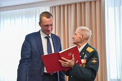 Роман Бусаргин встретился с председателем областного комитета ветеранов войны и военной службы, организации «Фонд Книги Памяти» Георгием Фроловым