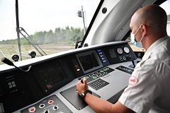 Глава региона Валерий Радаев осмотрел новый подвижной состав