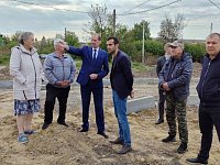 Глава района проверил ход работ по ул.Школьной