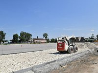 Глава региона осмотрел ход реконструкции стадиона «Старт» в Марксе